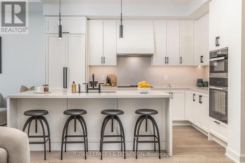 Th4 - 1 Strathgowan Avenue, Toronto, ON - Indoor Photo Showing Kitchen With Upgraded Kitchen