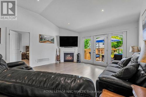 3604 Hibbard Street, Fort Erie (Ridgeway), ON - Indoor Photo Showing Living Room With Fireplace