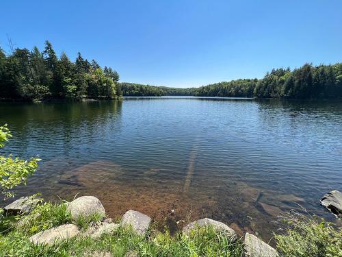 Accès au plan d'eau - Ch. De La Rouge, Arundel, QC 