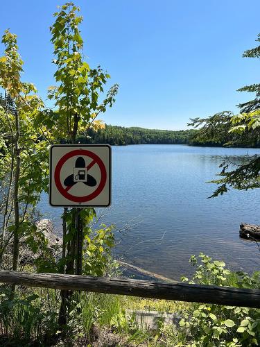 Accès au plan d'eau - Ch. De La Rouge, Arundel, QC 