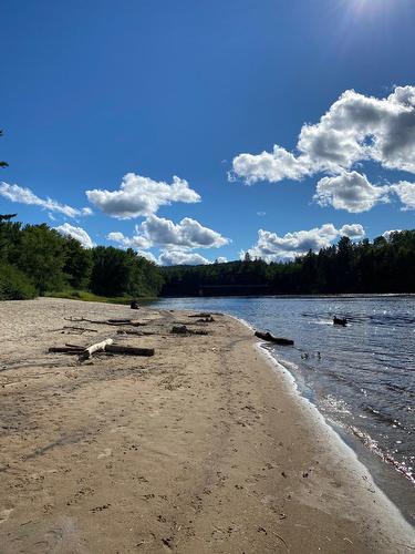 Accès au plan d'eau - Ch. De La Rouge, Arundel, QC 