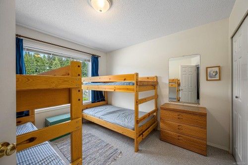209-1105 Henry Rd, Courtenay, BC - Indoor Photo Showing Bedroom