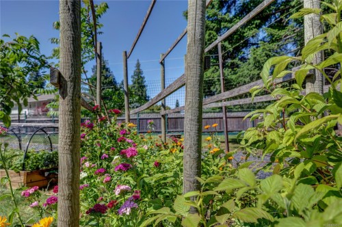 4840 Blue Heron Dr, Bowser, BC 