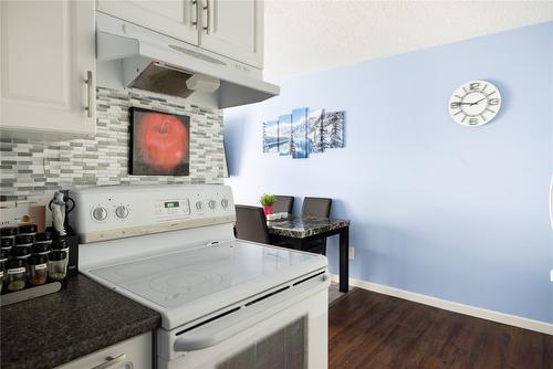 252-715 Leathead Road, Kelowna, BC - Indoor Photo Showing Kitchen