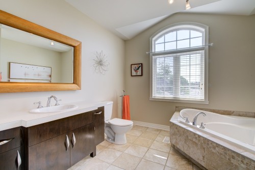 Bathroom - 53 Rue De Chaumont, Blainville, QC - Indoor Photo Showing Bathroom