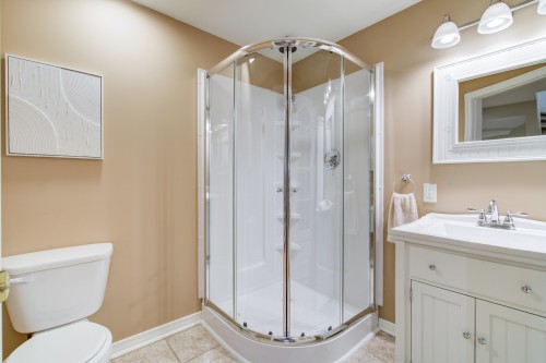 Bathroom - 53 Rue De Chaumont, Blainville, QC - Indoor Photo Showing Bathroom