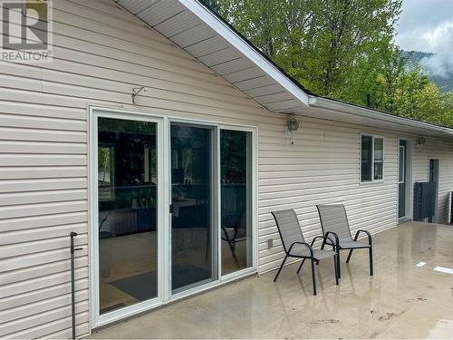 822 Richards West Street, Nelson, BC - Outdoor With Exterior