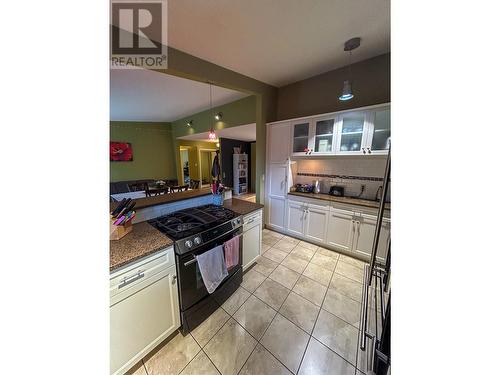 822 Richards West Street, Nelson, BC - Indoor Photo Showing Kitchen