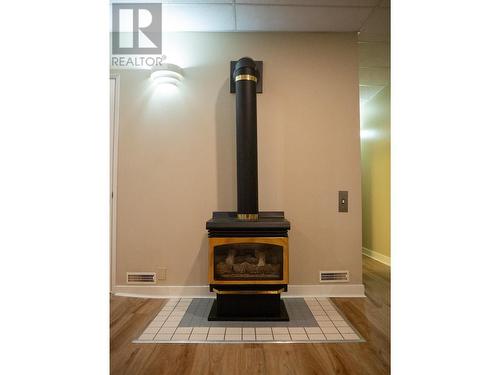 822 Richards West Street, Nelson, BC - Indoor With Fireplace
