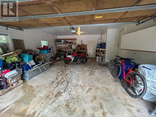 822 Richards West Street, Nelson, BC - Indoor Photo Showing Garage