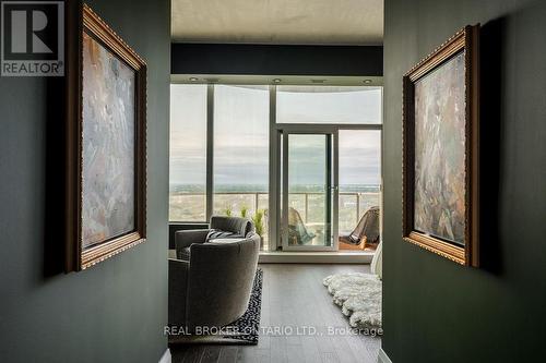 4401 - 805 Carling Avenue, Ottawa, ON - Indoor