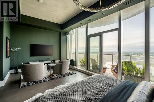 4401 - 805 Carling Avenue, Ottawa, ON - Indoor