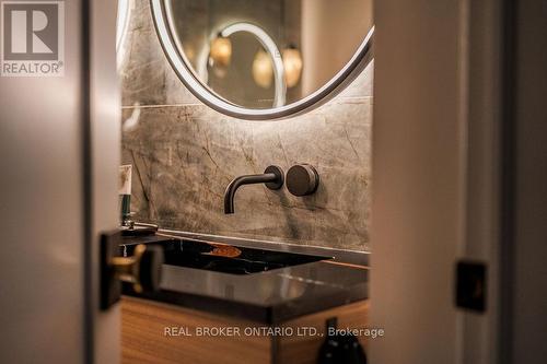 4401 - 805 Carling Avenue, Ottawa, ON - Indoor