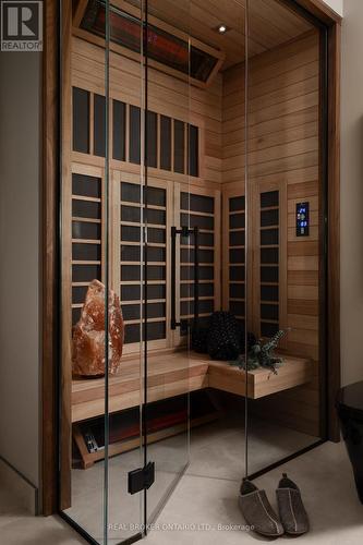 4401 - 805 Carling Avenue, Ottawa, ON - Indoor