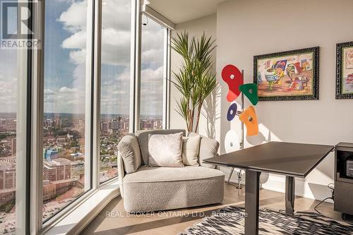 4401 - 805 Carling Avenue, Ottawa, ON - Indoor