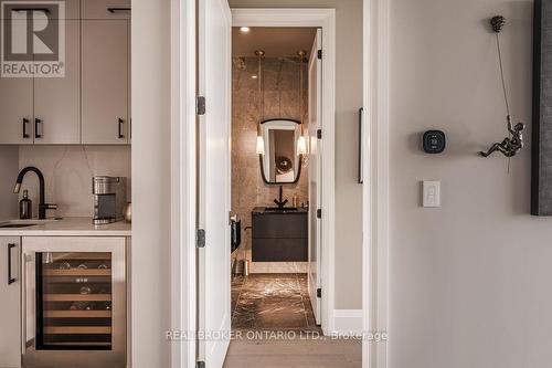 4401 - 805 Carling Avenue, Ottawa, ON - Indoor