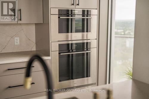 4401 - 805 Carling Avenue, Ottawa, ON - Indoor Photo Showing Kitchen