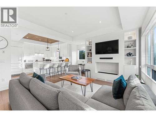 1308 Richter Street Unit# 107, Kelowna, BC - Indoor Photo Showing Living Room