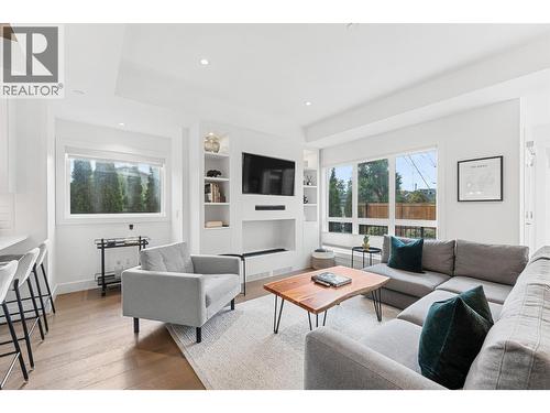 1308 Richter Street Unit# 107, Kelowna, BC - Indoor Photo Showing Living Room
