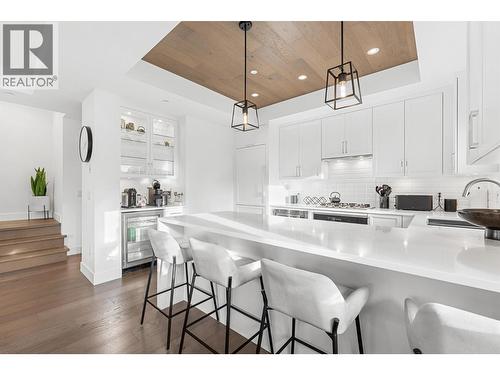 1308 Richter Street Unit# 107, Kelowna, BC - Indoor Photo Showing Kitchen With Upgraded Kitchen