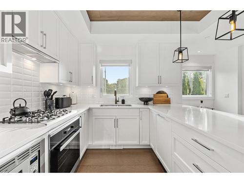 1308 Richter Street Unit# 107, Kelowna, BC - Indoor Photo Showing Kitchen With Upgraded Kitchen