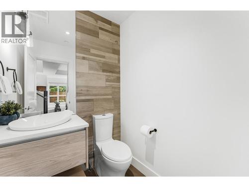 1308 Richter Street Unit# 107, Kelowna, BC - Indoor Photo Showing Bathroom