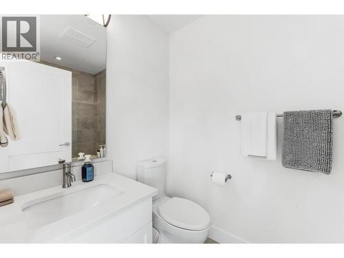 1308 Richter Street Unit# 107, Kelowna, BC - Indoor Photo Showing Bathroom