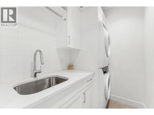 1308 Richter Street Unit# 107, Kelowna, BC - Indoor Photo Showing Kitchen