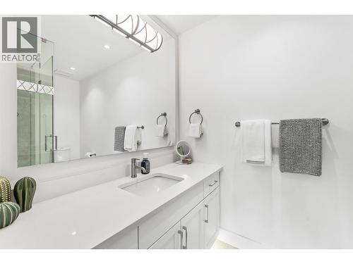 1308 Richter Street Unit# 107, Kelowna, BC - Indoor Photo Showing Bathroom