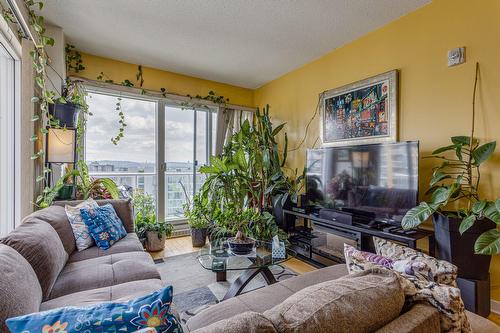 Living room - 1409-10150 Place De L'Acadie, Montréal (Ahuntsic-Cartierville), QC - Indoor Photo Showing Living Room
