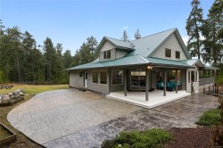 907 Hemsworth Rd  Qualicum Beach, BC V9K 1R3