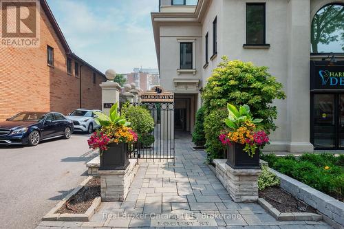 406 - 415 Locust Street, Burlington (Brant), ON - Outdoor