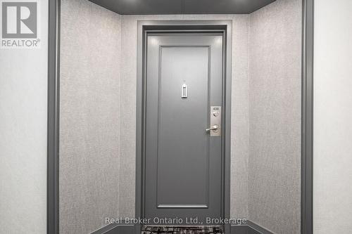 406 - 415 Locust Street, Burlington (Brant), ON - Indoor