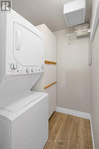 406 - 415 Locust Street, Burlington (Brant), ON - Indoor Photo Showing Laundry Room