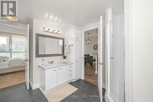 406 - 415 Locust Street, Burlington (Brant), ON - Indoor Photo Showing Bathroom