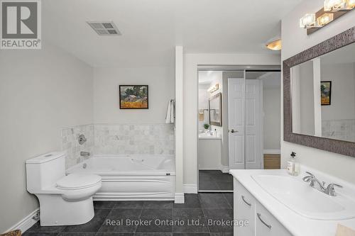 406 - 415 Locust Street, Burlington (Brant), ON - Indoor Photo Showing Bathroom