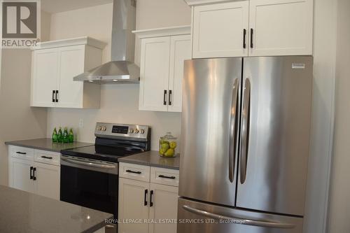 48 Callams Bay Crescent, Amherstburg, ON - Indoor Photo Showing Kitchen