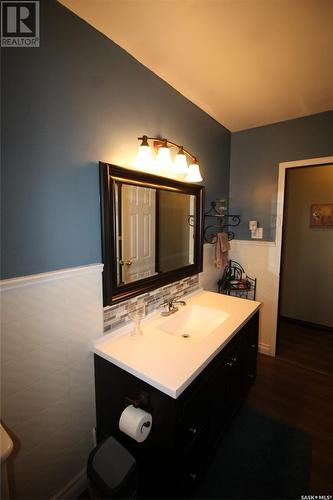 724 4Th Street E, Shaunavon, SK - Indoor Photo Showing Bathroom