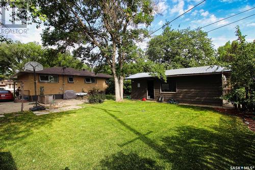 724 4Th Street E, Shaunavon, SK - Outdoor With Backyard With Exterior