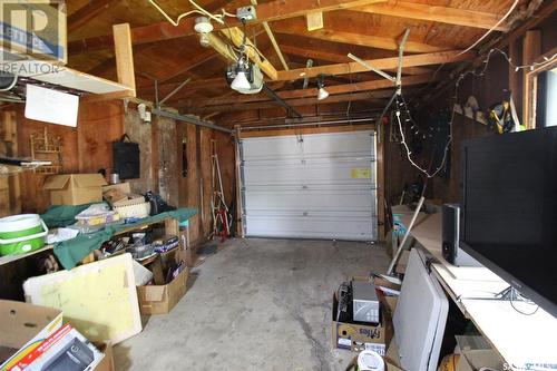 724 4Th Street E, Shaunavon, SK - Indoor Photo Showing Garage