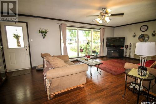 724 4Th Street E, Shaunavon, SK - Indoor Photo Showing Living Room