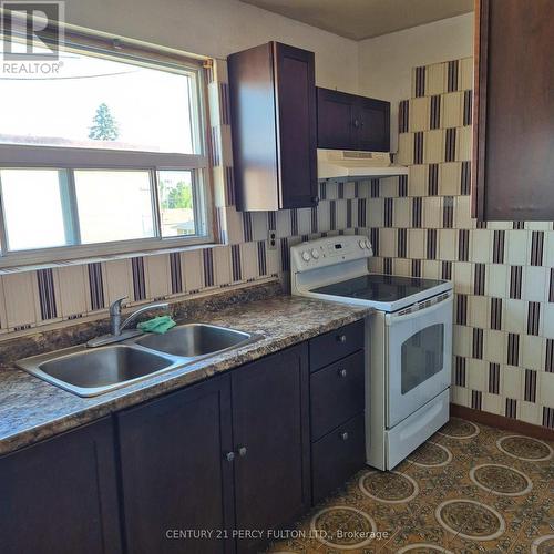 559A Birchmount Road, Toronto, ON - Indoor Photo Showing Kitchen With Double Sink