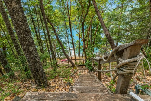 3696 Horne Lake Caves Rd, Qualicum Beach, BC 