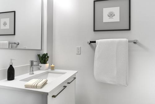 Bathroom - 1204-345 Rue De La Gauchetière O., Montréal (Ville-Marie), QC - Indoor Photo Showing Bathroom