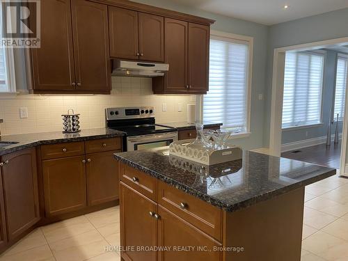 Kitchen with Centre Island - 8 Wolford Court, Georgina, ON - Indoor Photo Showing Kitchen