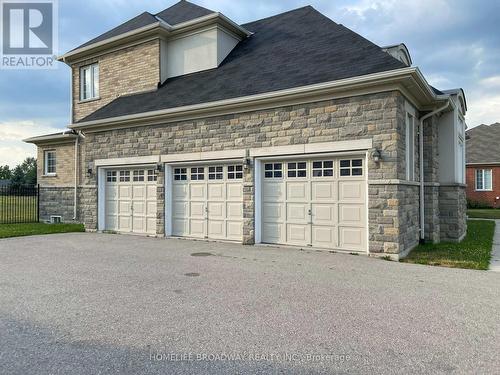 Triple Garage - 8 Wolford Court, Georgina, ON - Outdoor