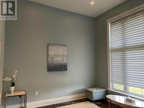 Ground Floor with Big Window - 8 Wolford Court, Georgina, ON - Indoor