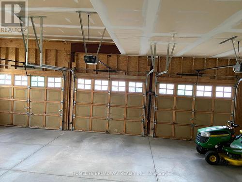 Garage - 8 Wolford Court, Georgina, ON - Indoor Photo Showing Garage