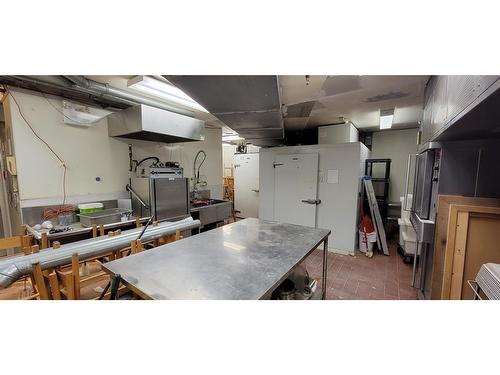 101 27262 Fraser Highway, Langley, BC - Indoor Photo Showing Garage