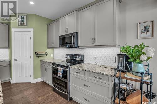 400 Prairie View Drive, Dundurn, SK - Indoor Photo Showing Kitchen With Upgraded Kitchen